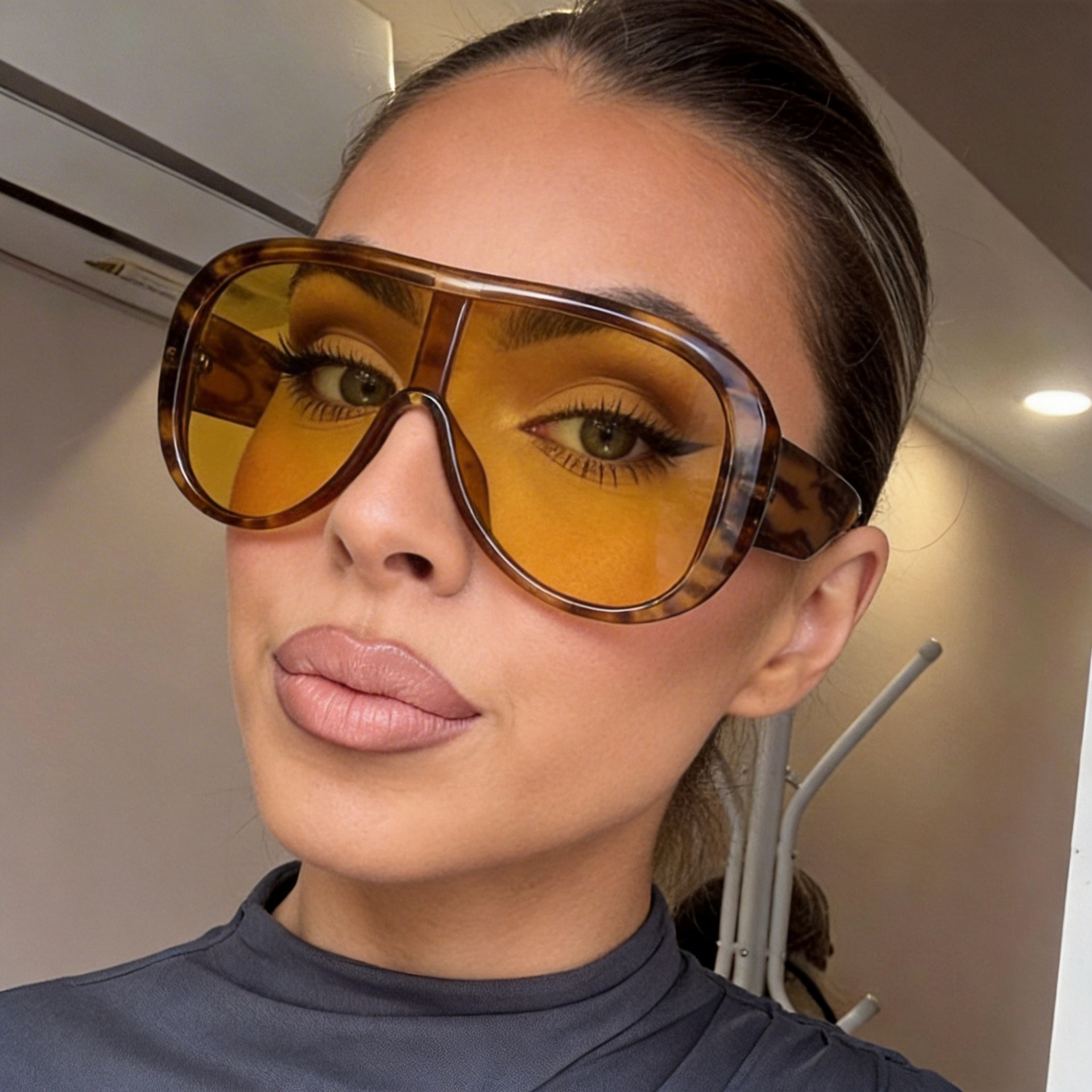 Retro oversized pilot zonnebrillen damesmode luxe grote montuur één stuk verloopkleur zandkleurige zonnebrillen retro klassieke dikke glazen