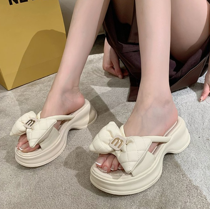 Damskie klapki 2026 letnie buty codzienne uniwersalne grube podeszwy damskie japonki na zewnątrz z kokardą plażowe seksowne klapki japonki damskie