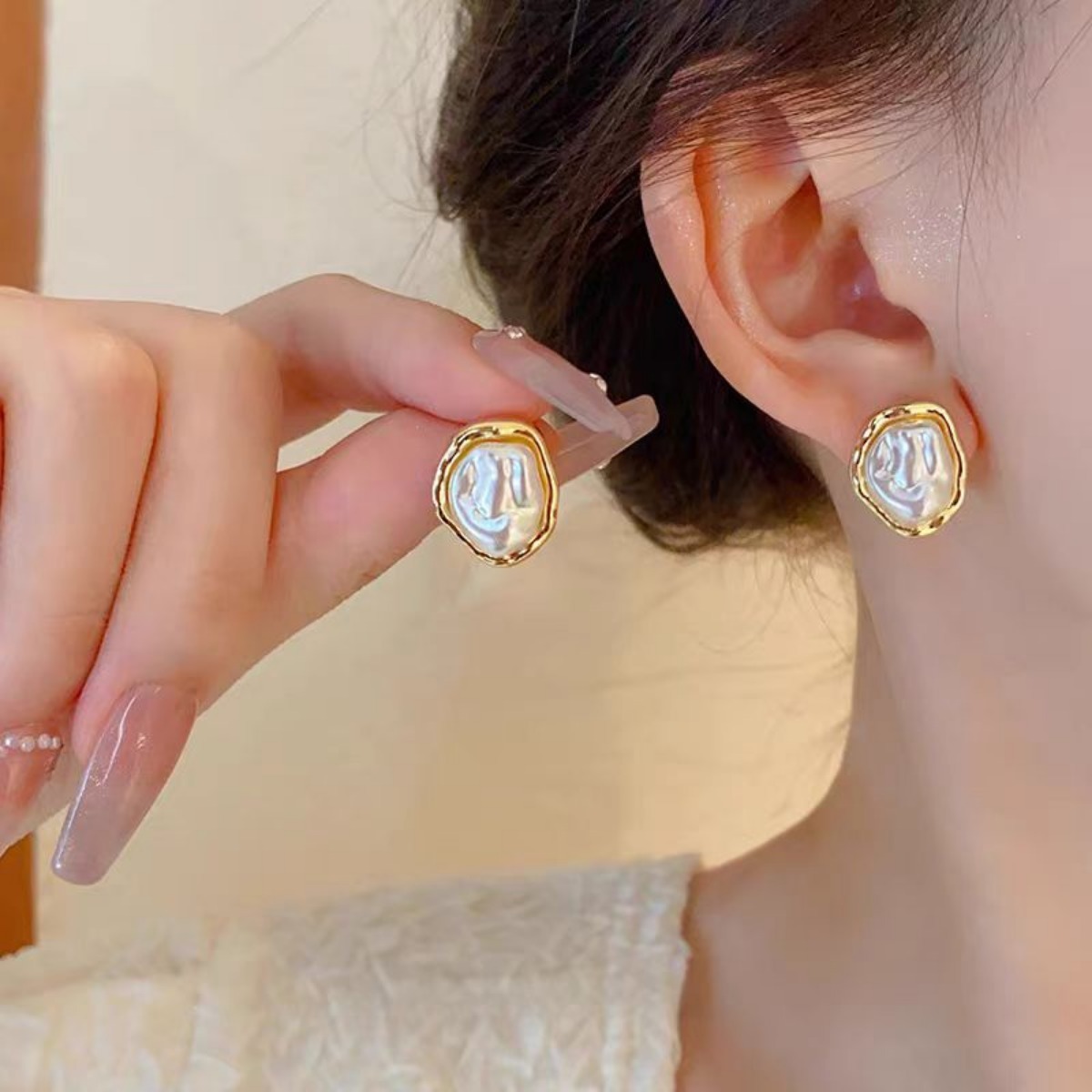 2PC แฟชั่นโลหะไม่สม่ําเสมอเลียนแบบ Pearl STUD ต่างหูผู้หญิง Elegant Golden Silvery เรขาคณิตบุคลิกภาพต่างหูเครื่องประดับ