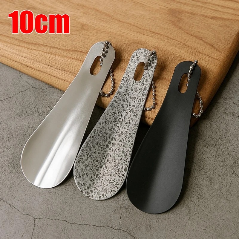 Trójkolorowy, przenośny mini łyżka do butów o długości 10 cm, wykonana z wytrzymałego metalu, modny brelok do kluczy, akcesoria do butów, pomocnik do zakładania butów.