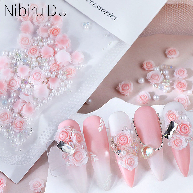 30 ชิ้นสีชมพู Rose ดอกไม้ 3D เล็บ Rhinestone ตกแต่งเล็บเครื่องประดับที่มีสีสันผสมลูกปัดมุก Charms วาเลนไทน์เล็บ Art Supply