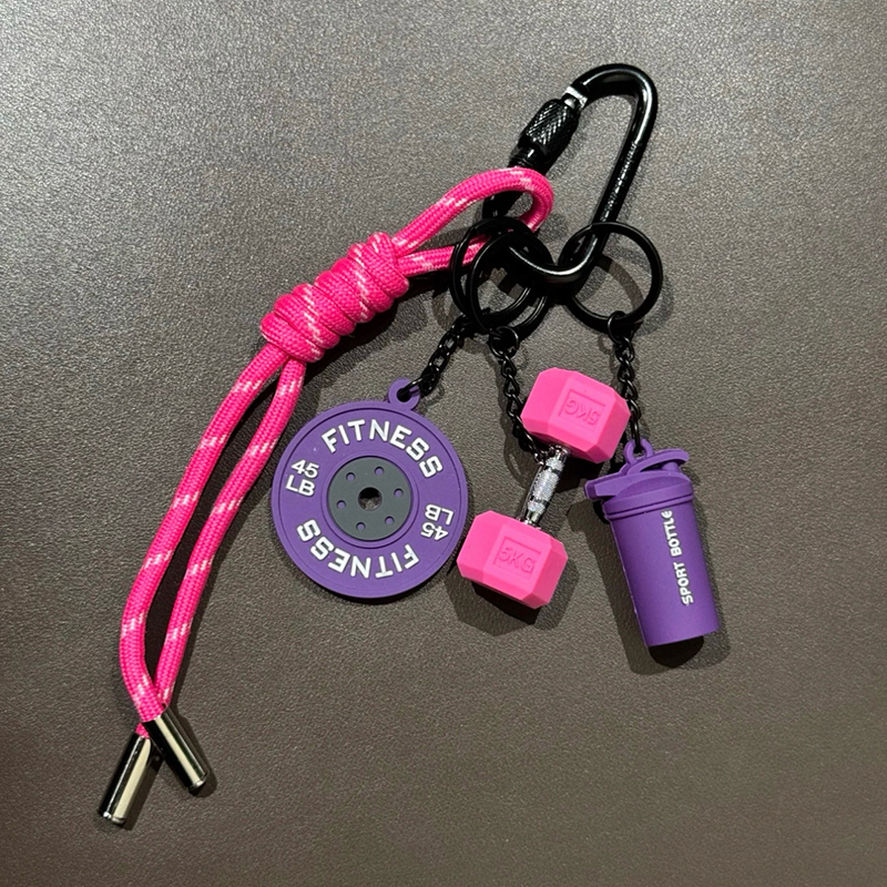 ジム愛好家のためのフィットネスキーホルダー プレミアムギフト スポーツ愛好家向け アクセサリー ワークアウトバッグ用 ウォーターボトル用 D型バックル