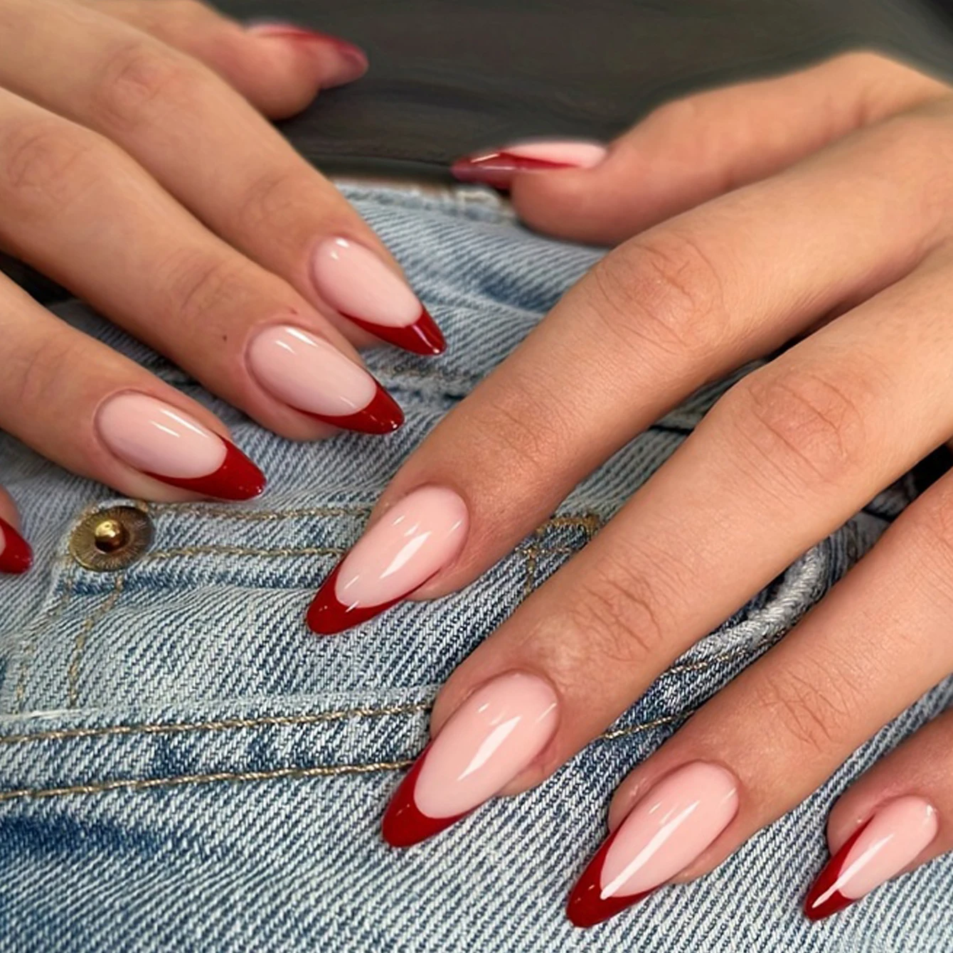24-teiliges Set für sofortiges Makeover mit roten französischen Mandel-Kunstnägeln, 1 Nagelfeile & 1 Nagelkleber-Aufkleber-Set