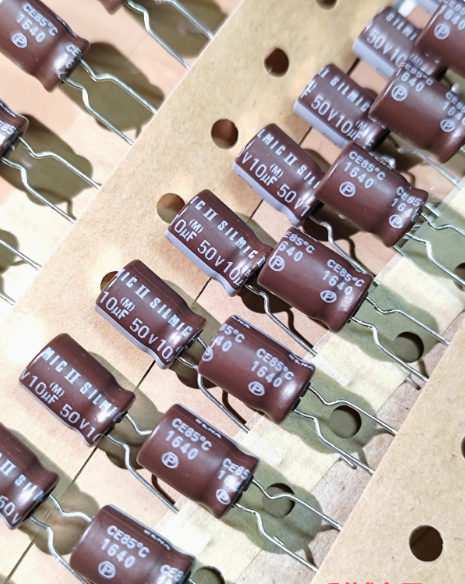 20 sztuk/partia Japońskie oryginalne kondensatory elektrolityczne audio ELNA SILMIC II 50V 10UF 8X12mm darmowa wysyłka