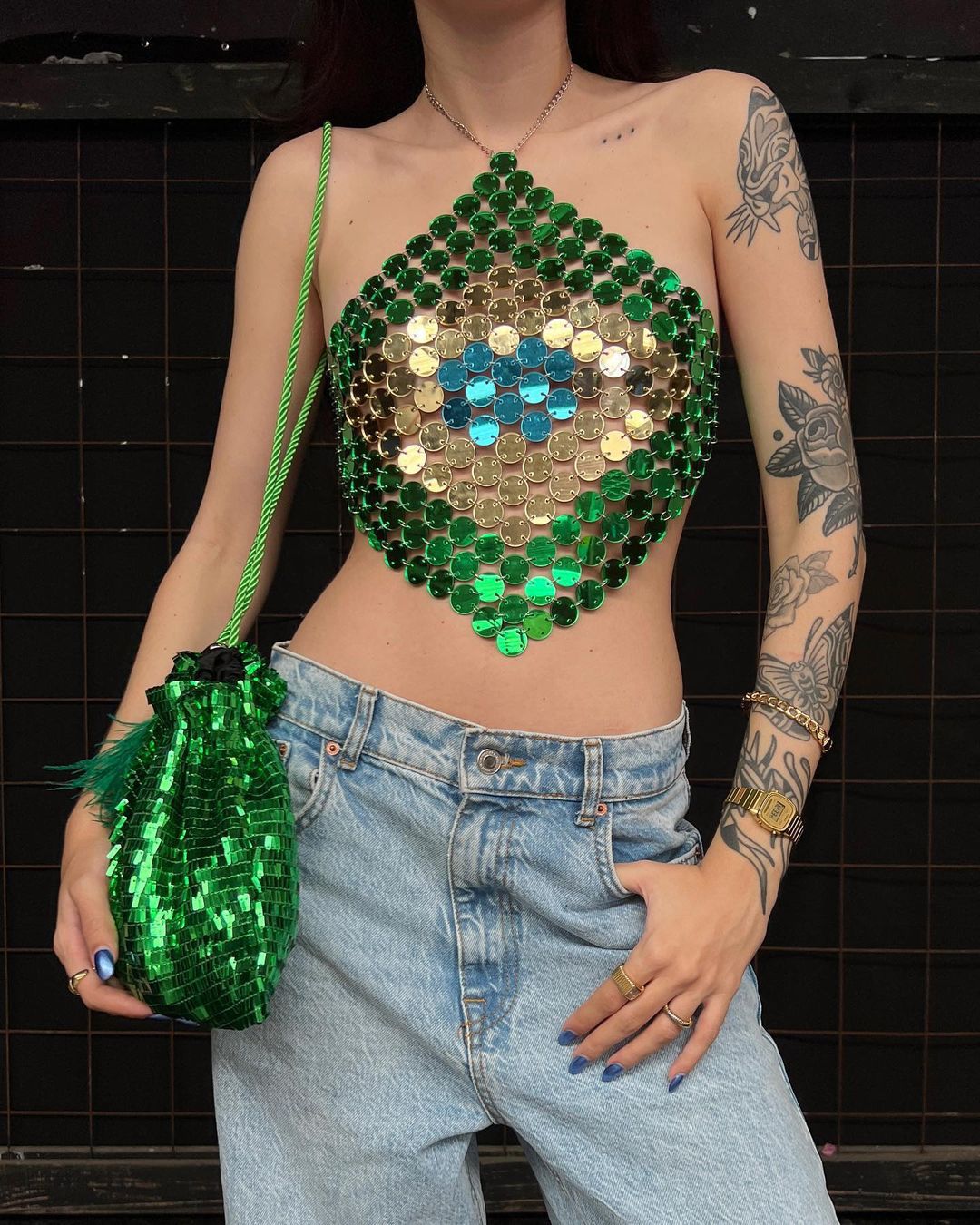 Zielony PMMA z koralikami krótkie Camis Backless Neck koszulka na ramiączka topy Sexy kobiety Bikini Crop odzież do klubu nocnego cekinami łańcuszek piersi