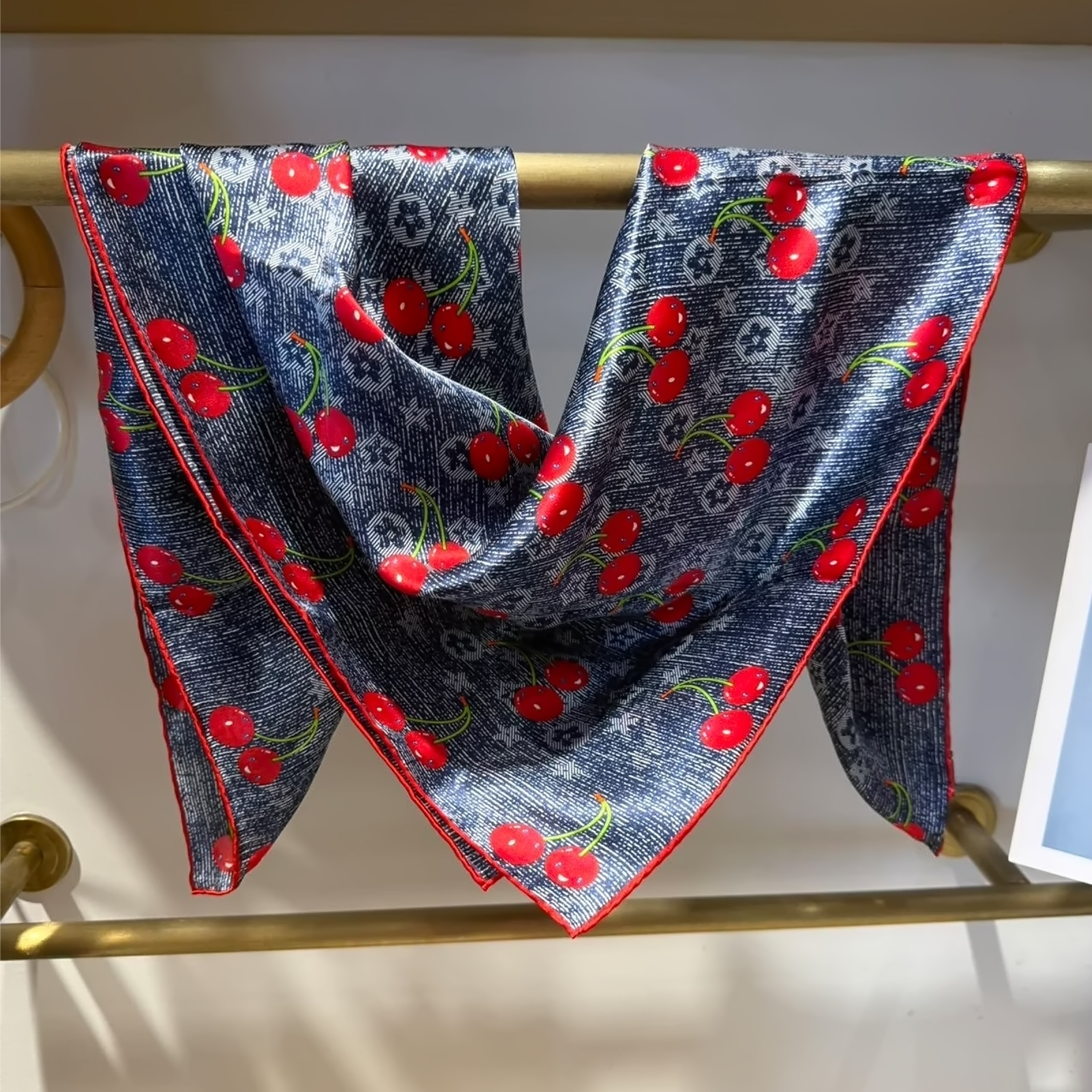 BYSIFA |   Marineblaue rote Damen-Schals aus reiner Seide, Hijabs, elegantes Kirsch-Design, 100 % Maulbeerseide, quadratischer Halstuch, 86 x 86 cm