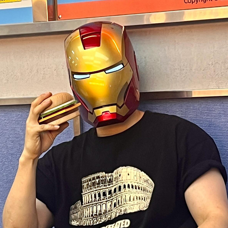 Novo Capacete Elétrico Homem de Ferro 1:1 com Abertura Manual em Múltiplas Peças, Modelo Luminoso, Brinquedo para Adultos e Crianças, Presente