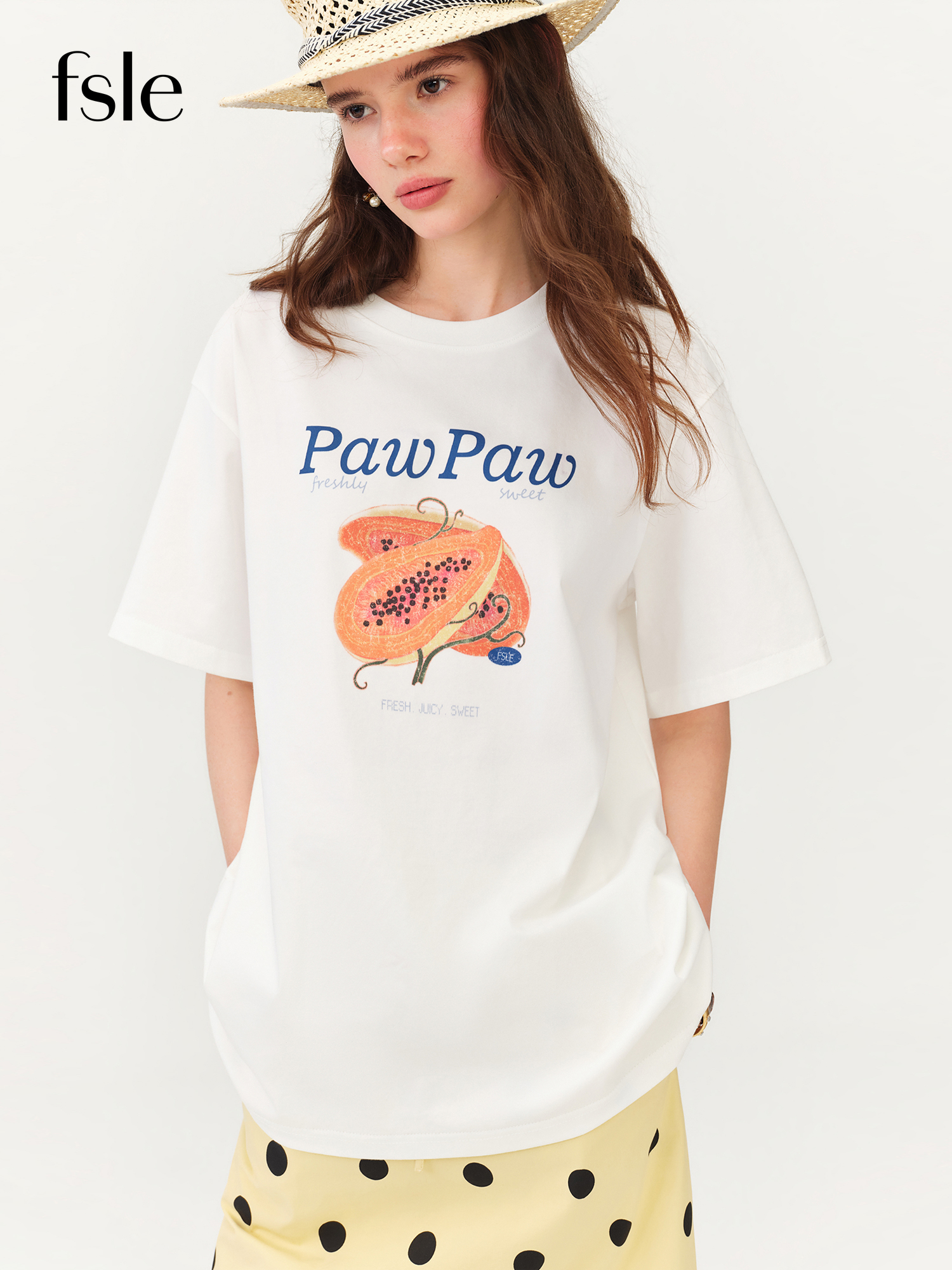 T-shirt da donna a maniche corte con stampa alfabeto bianco FSLE, nuova collezione estate 2026, vestibilità casual e confortevole, girocollo in cotone