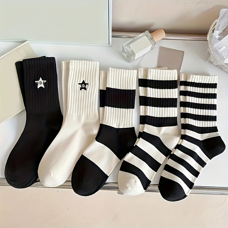 5 paires de chaussettes rayées noires et blanches pour femmes, ensemble de chaussettes de sport en coton avec pentagramme brodé de Style minimaliste