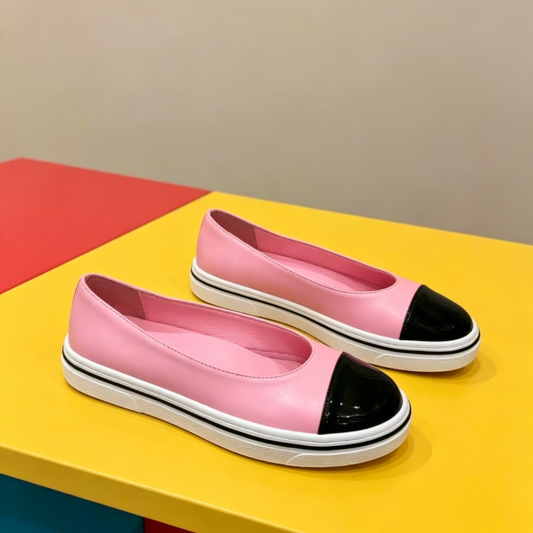 Luxury Brand Women's Premium Slip-on Casual Shoes High-quality Flats Versatile Flats Lambskin Material Casual Flats Simple