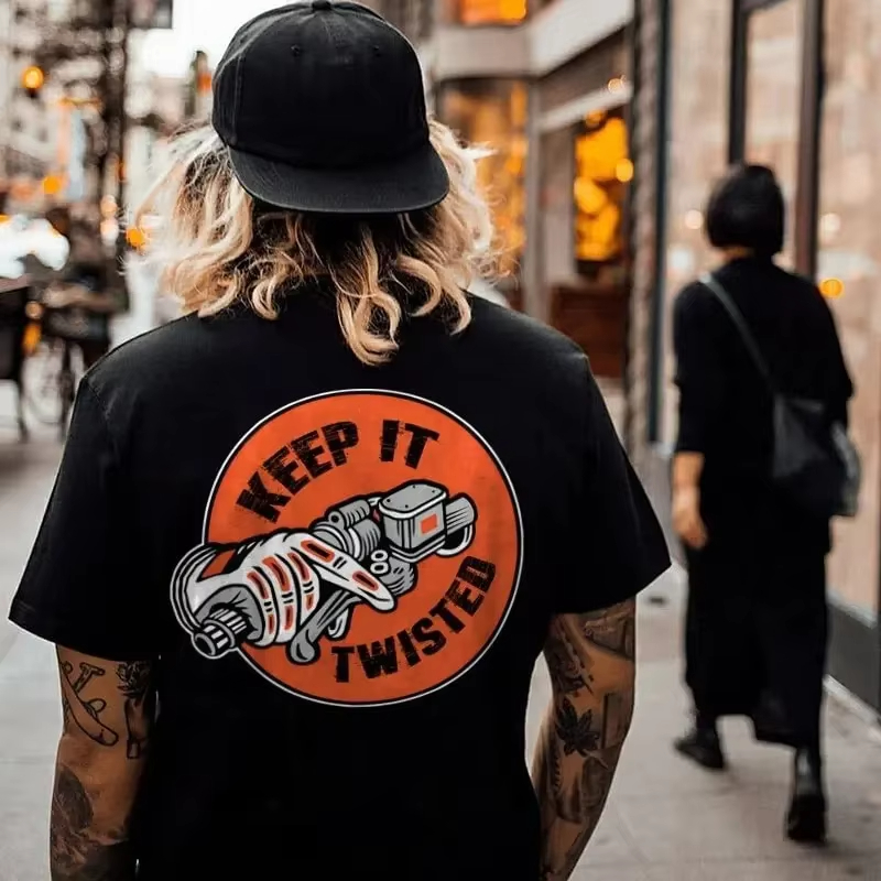 2025 バイカー タトゥー グラフィック Tシャツ メンズ レディース KEEP IT TWISTED オートバイ ハンドグリップ プリントTシャツ メンズ パンク ストリートウェア ヴィンテージ トップス