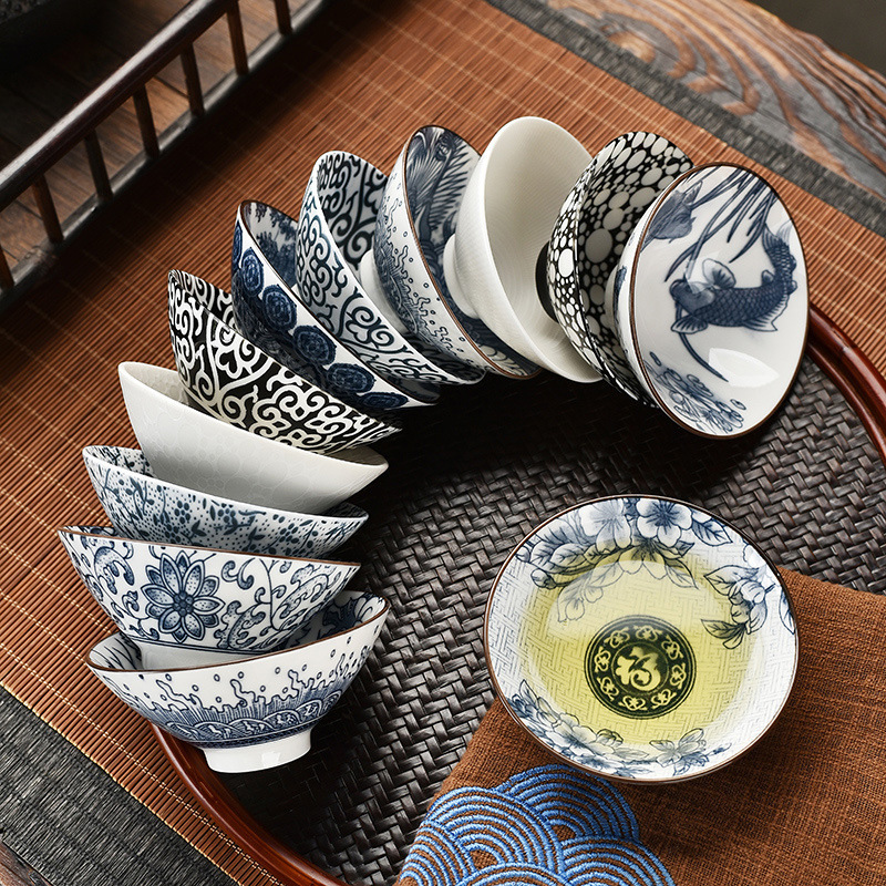 Tazza da tè in porcellana bianca e blu da 70 ml fatta a mano Dragon Phoenix Fish Pavilion Tazza da tè cinese Kungfu Cerimonia Teaware Master Cups