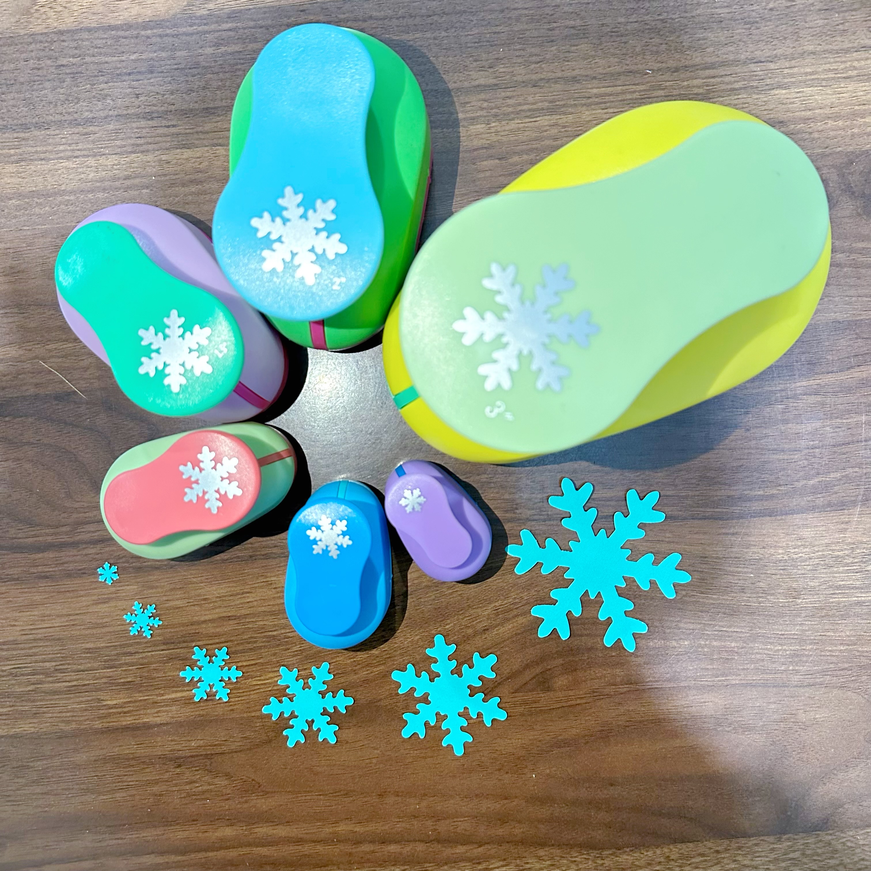 1 Uds (0,8 cm,1,5 cm,2,5 cm,3,8 cm,5 cm,7,5 cm) juego de perforaciones artesanales con forma de copo de nieve manual para niños perforadoras DIY papel de álbum de recortes