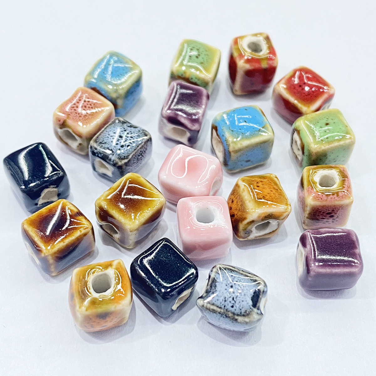 20/40 pièces 36 couleurs différentes 8MM Cube carré perles d'espacement en céramique pour la fabrication de bijoux géométrie bricolage porcelaine de chine