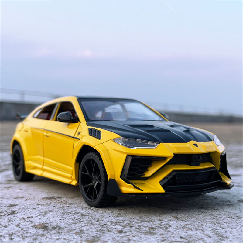 1:24 URUS SUV, модифицированная модель спортивного автомобиля из сплава, литая под давлением металлическая модель внедорожника, имитация звука и света, детская игрушка в подарок