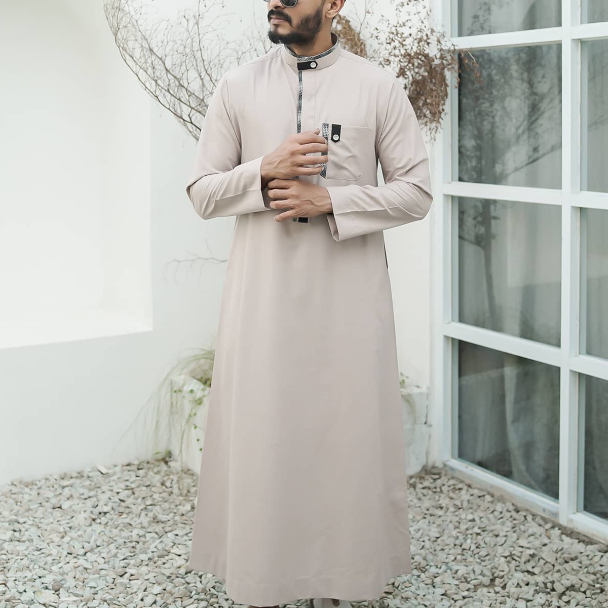 Męska szata Kaftan z długim rękawem i blokami kolorów Islamska odzież wizytowa Luźna arabska suknia w stylu etnicznym Casualowa suknia muzułmańska