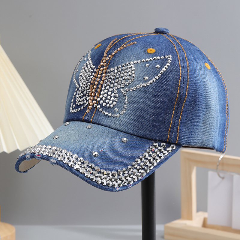 Une casquette de baseball en denim de coton avec strass scintillants pour femmes