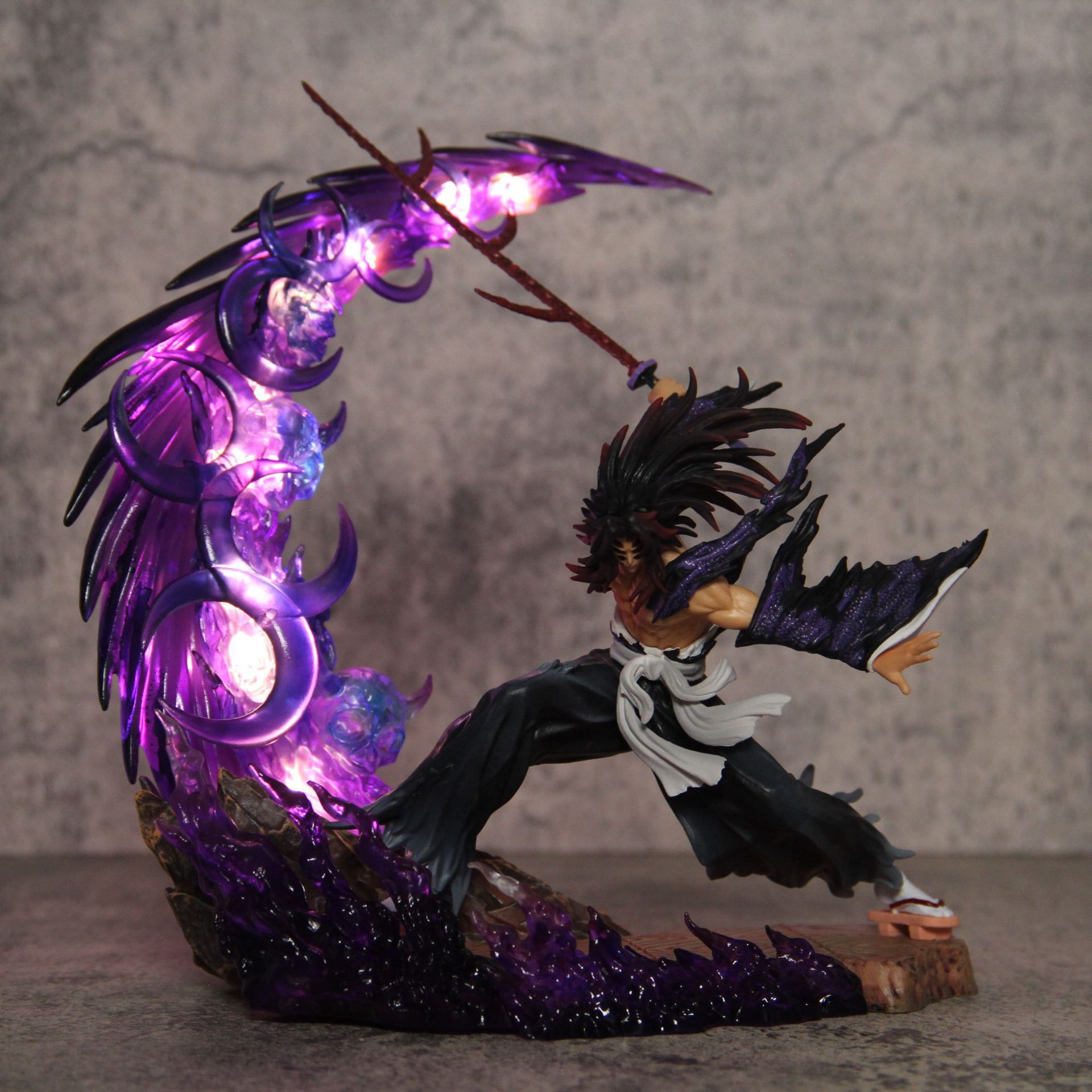 Demon Slayer Anime-Figuren Tsugikuni Yoriichi Actionfigur mit Licht PVC-Statue Figurine Modellpuppe Spielzeug Valentinstag-Geschenk