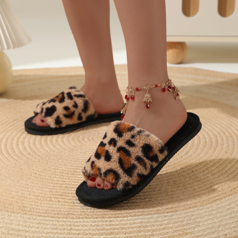 Sandal Bulu Imitasi Leopard Seksi untuk Wanita Hangat Mewah 2025 Musim Gugur Musim Dingin Sandal Rumah Dalam Ruangan Kamar Tidur Sol Lembut Sandal Berbulu.