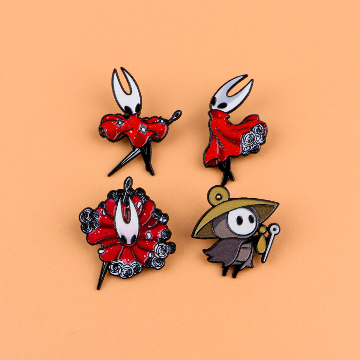 4 unids/set de alfileres esmaltados de espadachín de aventura, broche de Metal rojo, mochila, sombrero, bolso, insignias de solapa, colección de joyería de moda, regalo
