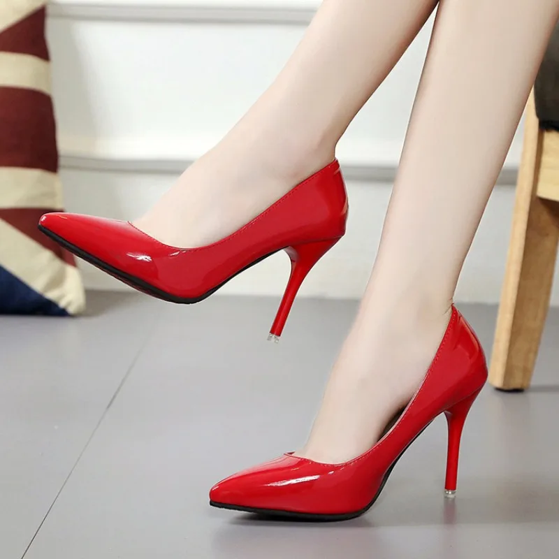 Spitze Pumps aus Lackleder für Damen, Rote Hochzeitsschuhe mit 8 cm Hohem Absatz, Elegante Brautschuhe