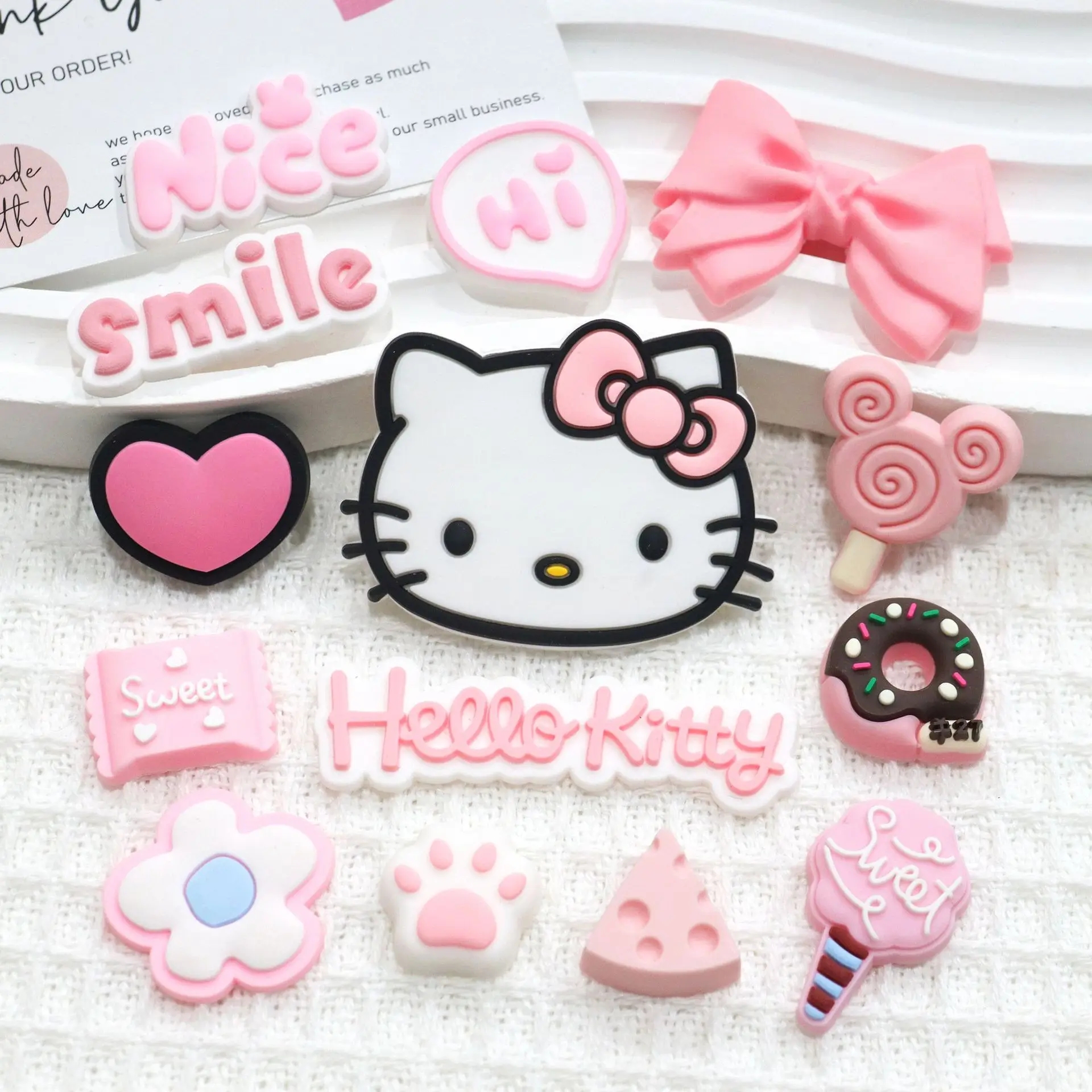 MINISO Rosa Hello Kitty encantadores accesorios para zapatos lindos personajes de dibujos animados hebillas de zapatos desmontables nuevas sandalias decoración regalo