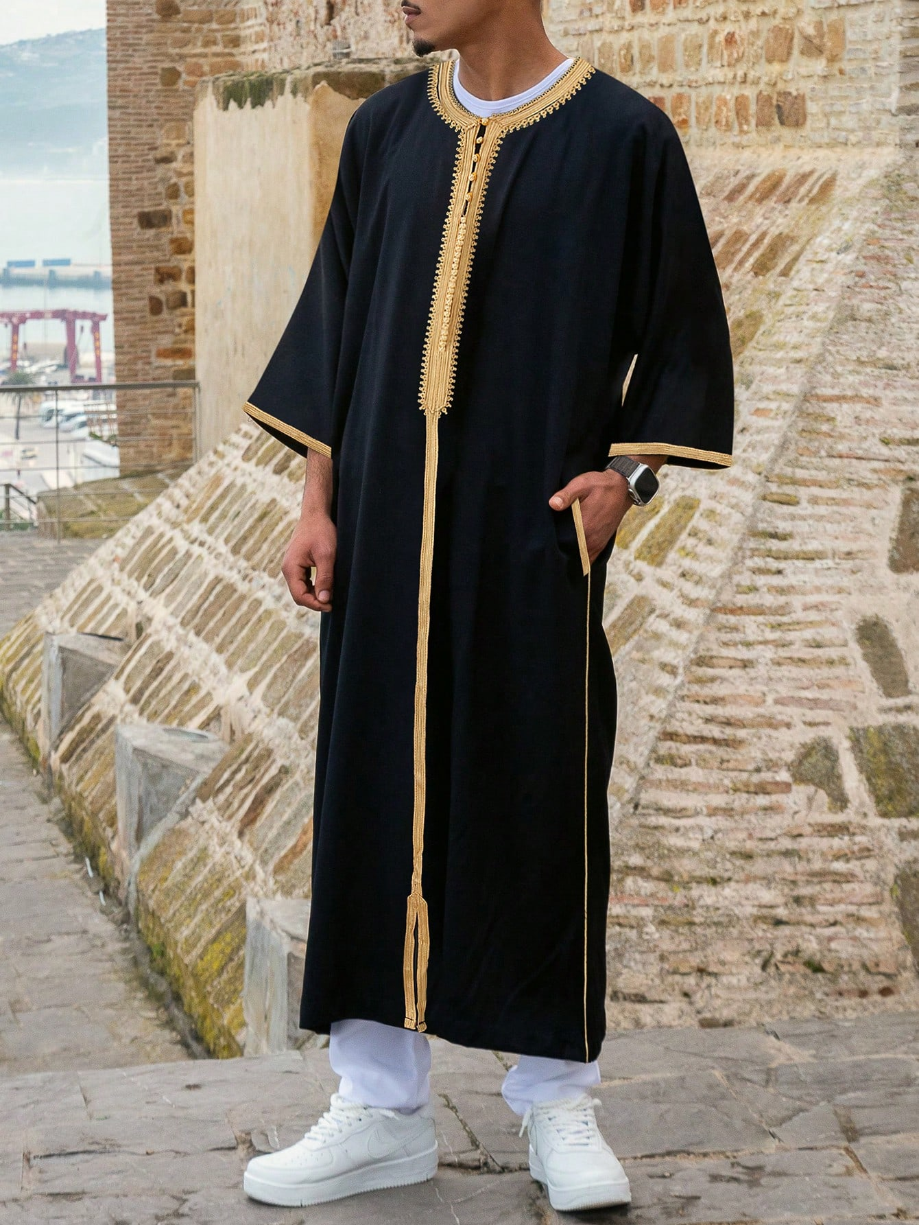 Nowy styl męski szata muzułmańska z długim rękawem, zapinana na guziki, haftowana i łączona, elegancka marokańska szata, tradycyjna odzież islamska, 2026