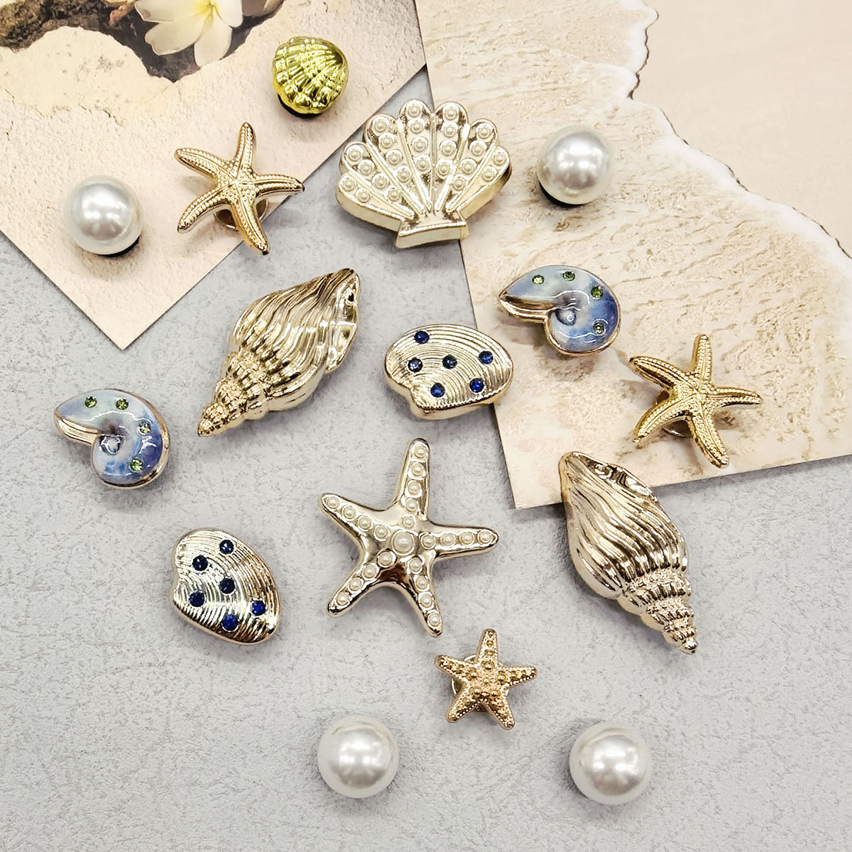 16-teiliges Set Ozean-Strand Goldene Muschel-Schuhcharms DIY-Dekorationen Glitzernde Muschel-Schuhschnallen Zubehör Seestern-Clogs Schuhclips Deko