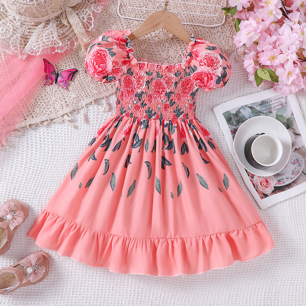 Abito casual estivo da ragazza in stile vacanza romantica con rose