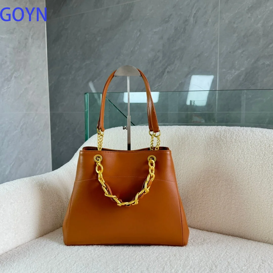 Bruine leren dameshandtas met gouden kettingaccent en dubbele handgrepen, casual handtas