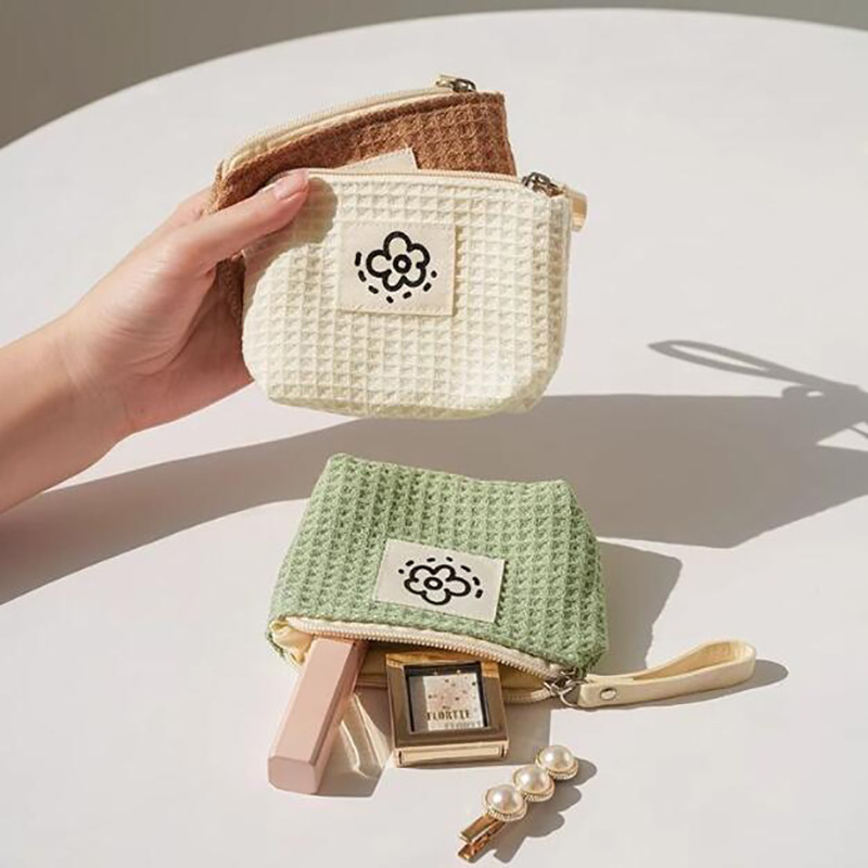 Bolsa de maquillaje verde Matcha pequeña para mujer, monedero portátil, lápiz labial para ir al trabajo, bolsa de almacenamiento para auriculares, estuche para llaves con cadena de lona doble