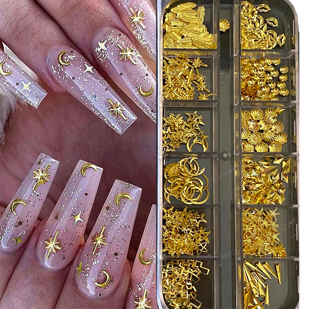 12 rejillas Luna estrella uñas oro metálico lentejuelas dijes 3D Nail Art decoración de puntas 3D Metal Luna estrella sol cuentas remache Nail Je
