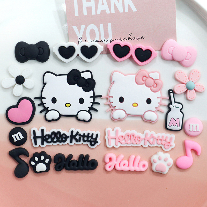 Rosa und schwarzes, entspanntes Hello Kitty-Katzen-Schuhanhänger-Set für Sandalen und Hausschuhe, Accessoires, Damen und Mädchen, DIY, dekorativ für Rutschen