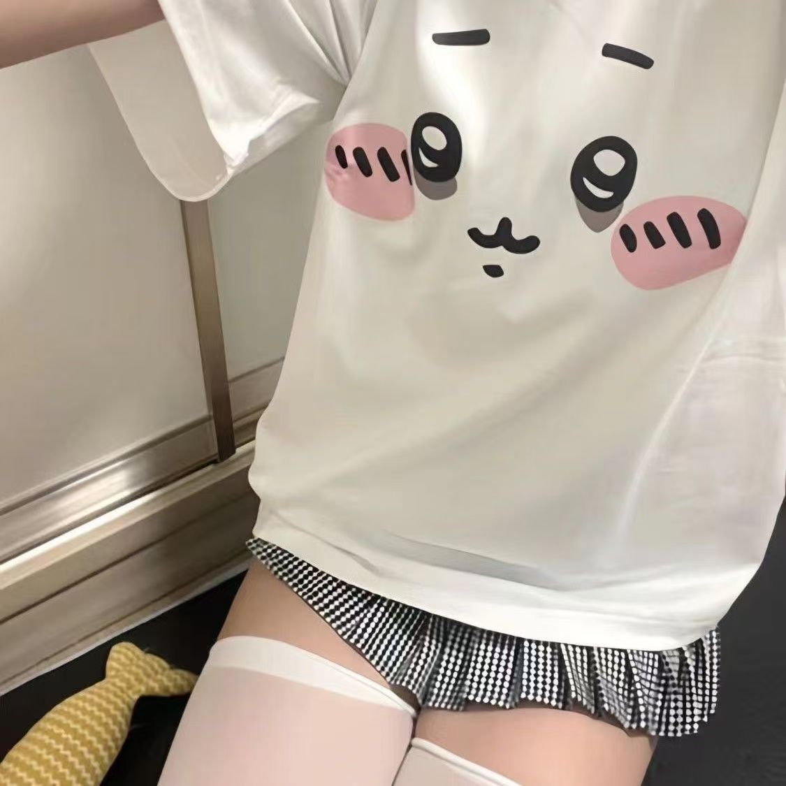Japońska biała słodka koszulka T-shirt z nadrukiem kawaii z kreskówkowymi wyrazami, preppy, urocza, codzienna koszulka, modna koszulka Harajuku dla dziewczyn, uniwersalna bluzka.