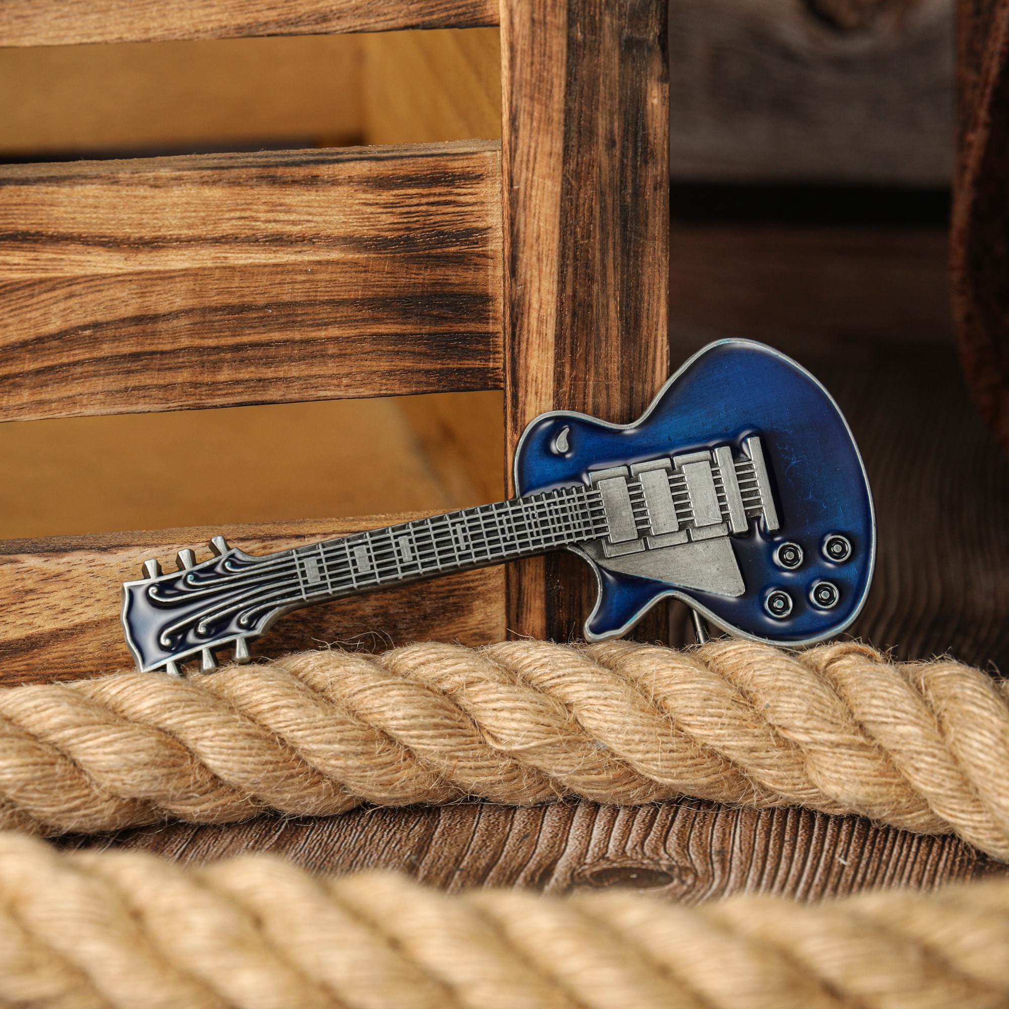 1 fecho de guitarra com gotejamento de óleo, uma fivela de cinto romance masculina ocidental exclusiva e versátil, presente de Halloween