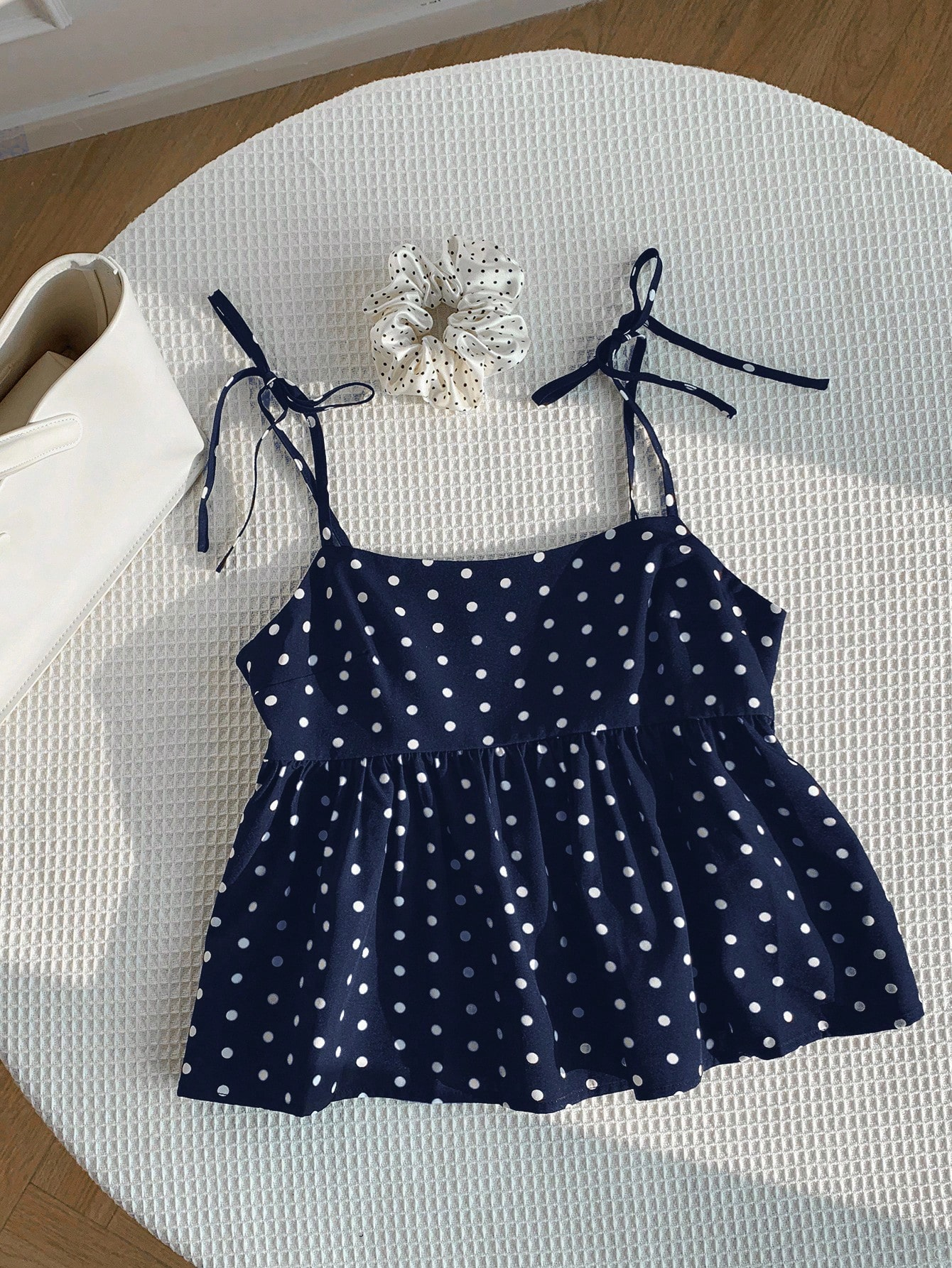 Gepunktetes Crop-Cami für Damen mit Spaghettiträgern und ausgestelltem Saum, gepunktetes Camisole, Babydoll-Oberteil, Babydoll-Oberteil, gepunktetes Oberteil, süß