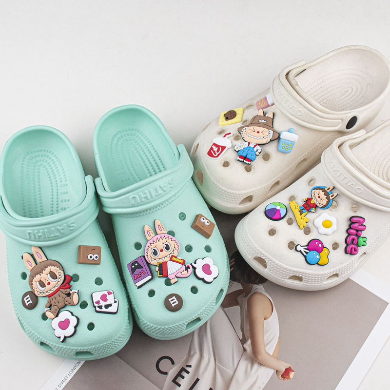 Jibbitz Conjunto de dijes de zapatos de dibujos animados vibrantes y lindos, accesorios de bricolaje de PVC de moda para hombres y mujeres, fiestas y regalos de cumpleaños