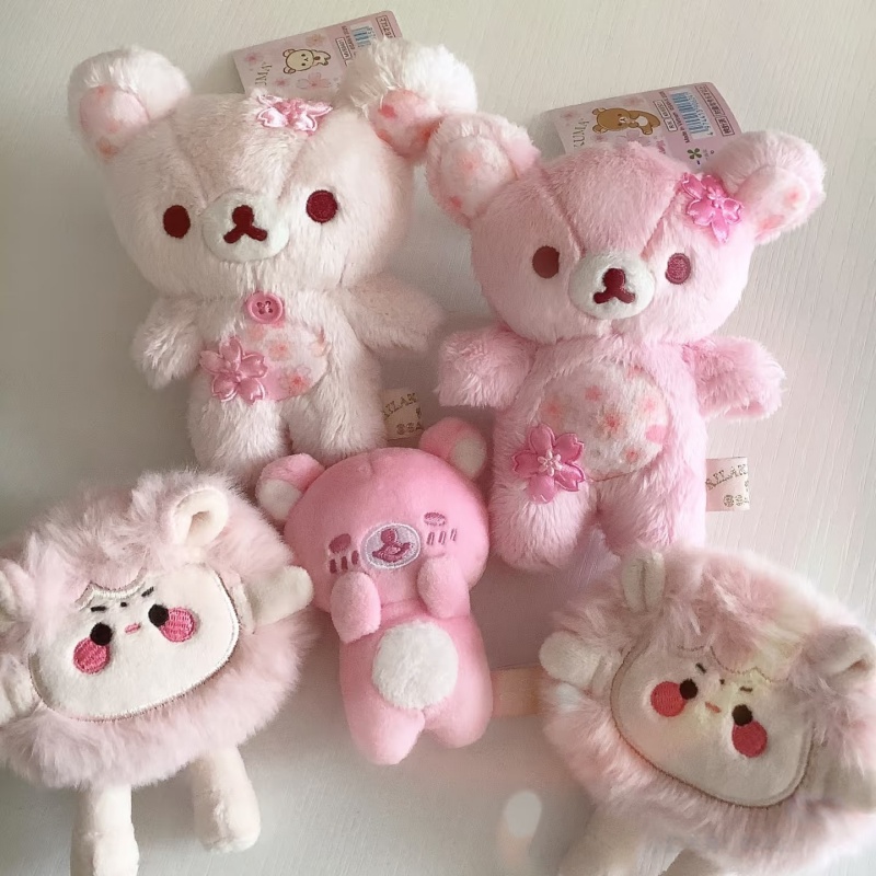 Gantungan Kunci Boneka Beruang Rilakkuma Lembut Bahan Plush, Motif Bunga Sakura, Warna Peach Pink, Hadiah Ulang Tahun