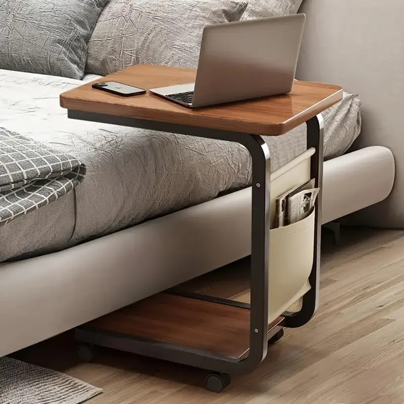 Mesa Lateral Marrom em Formato C com Rodas e Bolsa de Armazenamento, Mesa de Apoio em Madeira Maciça e Estrutura de Metal para Sofá, Cabeceira, Sala de Estar e Quarto