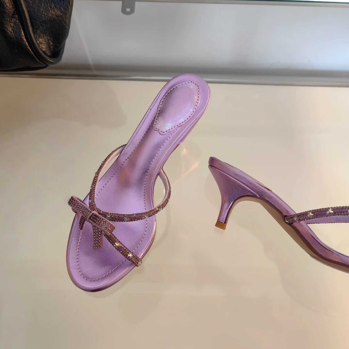 Sandali da Donna con Tacco a Rocchetto e Punta Quadrata, Fiocco con Strass Lavanda, Cinturini Incrociati, Eleganti Ciabatte da Festa