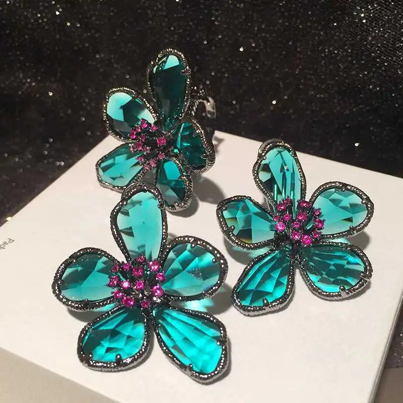 Anting-anting dan cincin bunga kristal hijau tua vintage 2026, perhiasan wanita retro, perhiasan pengantin mewah, perhiasan wanita