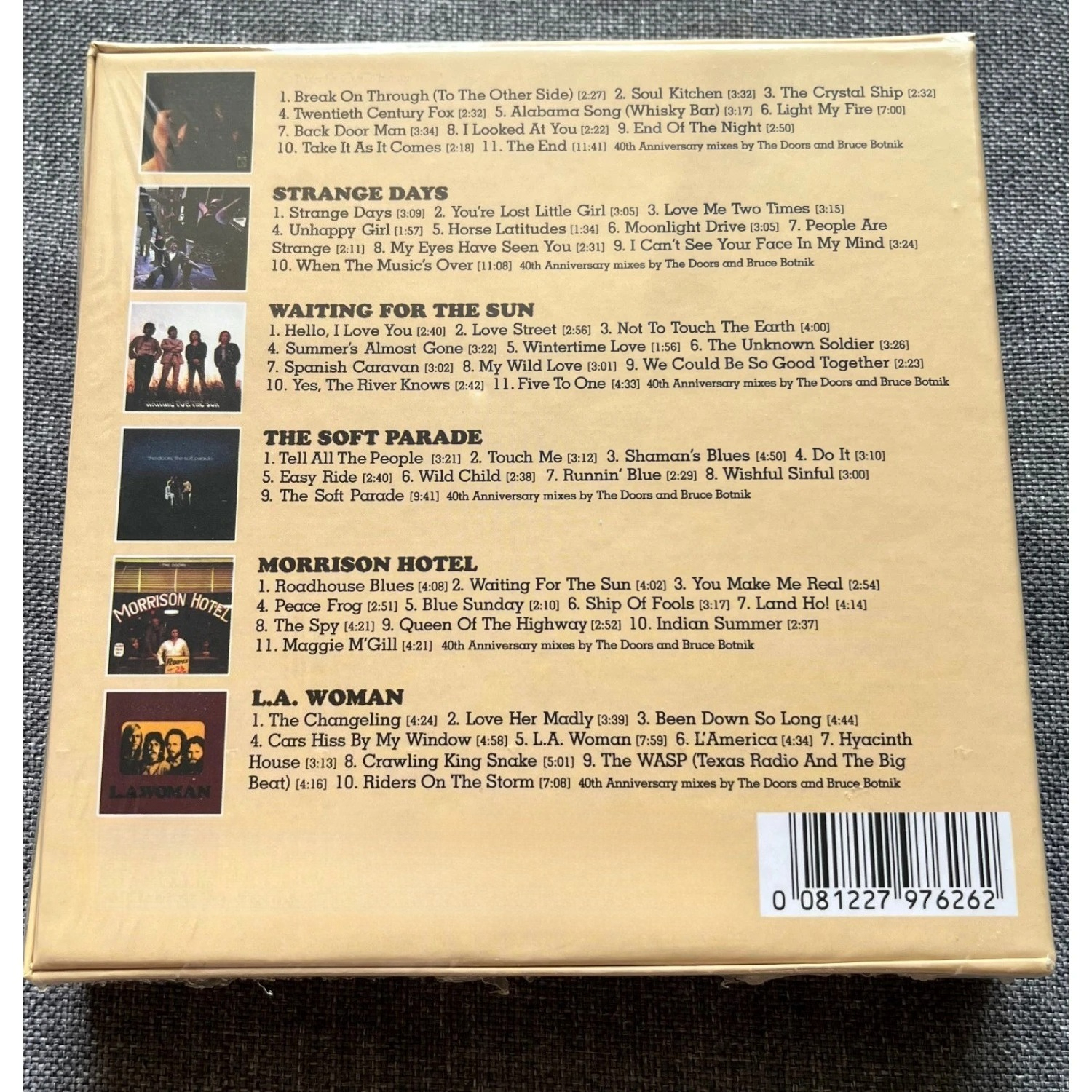 Compilation de rock psychédélique 6CD, base beige, police géométrique rétro, couverture minimaliste, disque audio de rock garage classique de collection