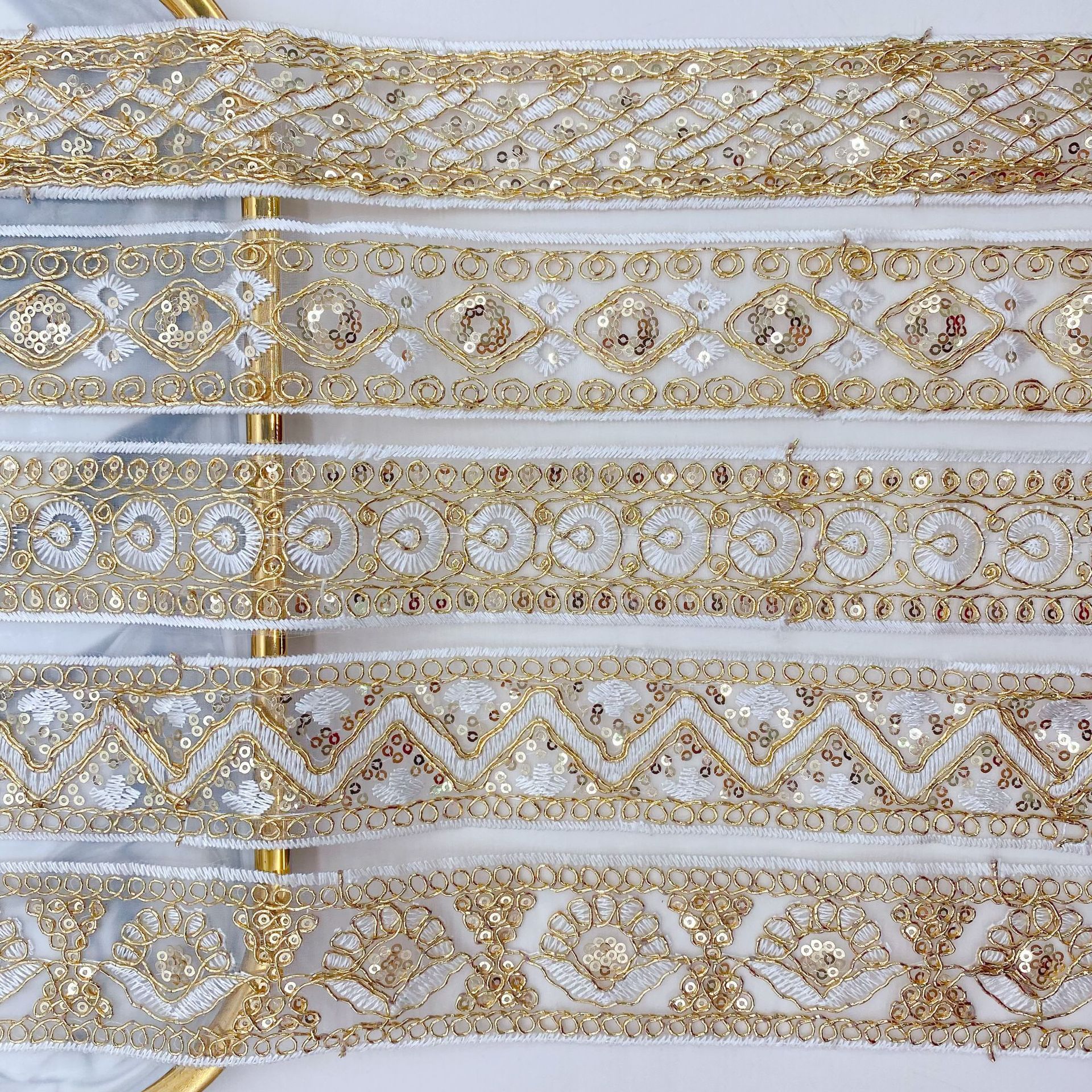 Tecido de renda bordado estilo nacional, malha de luxo DIY, cordão de ouro, acessórios de renda por atacado, 3 jardas