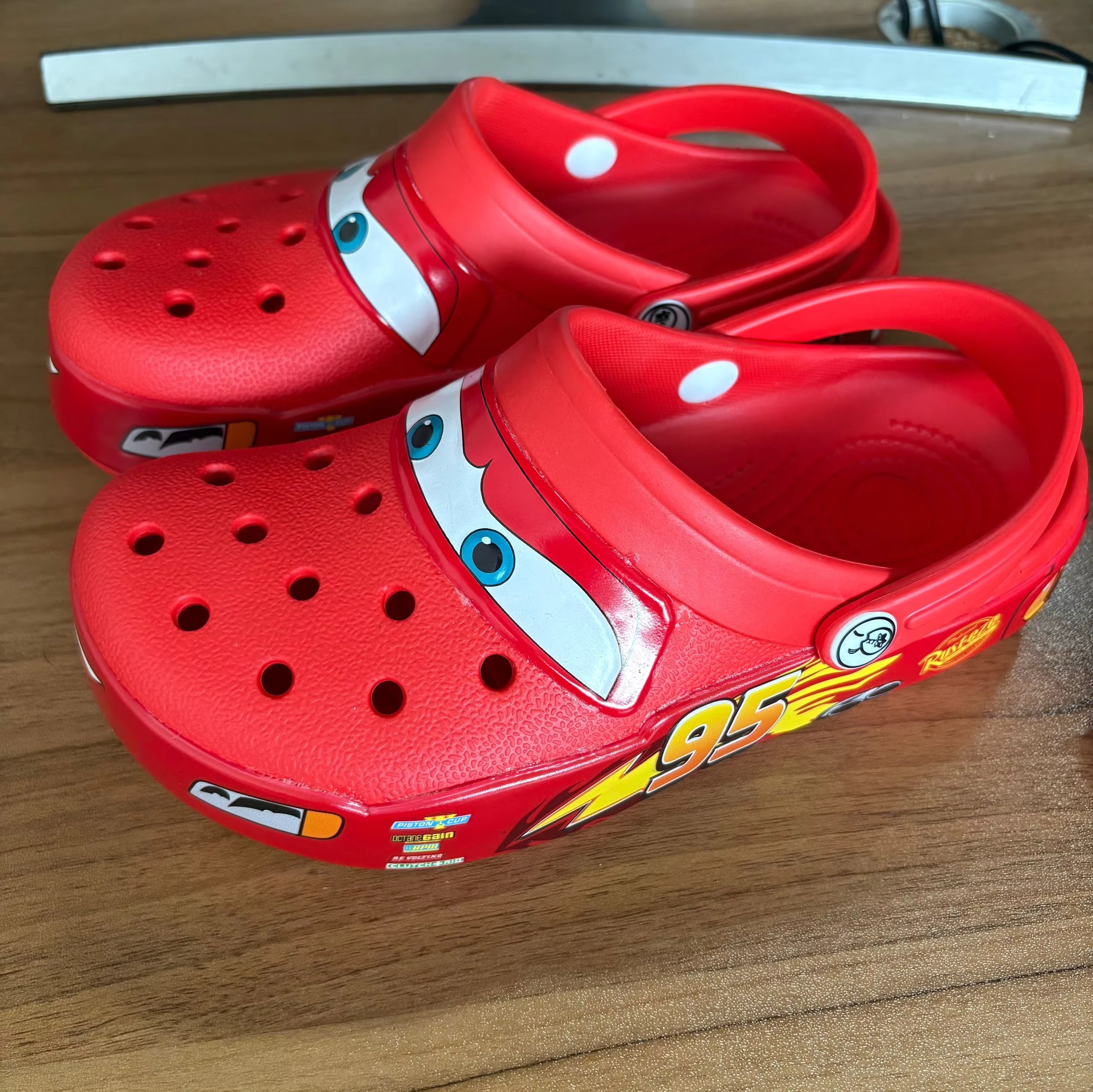 Mcqueens Pixar Cars Cartoon Kawaii – pantoufles Eva imperméables et respirantes pour adultes, sandales d'extérieur solides avec trous, chaussures décontractées