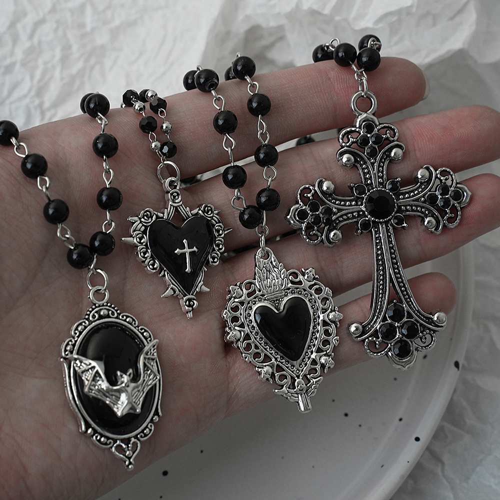 Conjunto de collar con colgante oscuro de cruz de murciélago gótica, conjunto de collar apilado con cuentas negras de amor de espina personalizada Y2K, adecuado como Halloween G