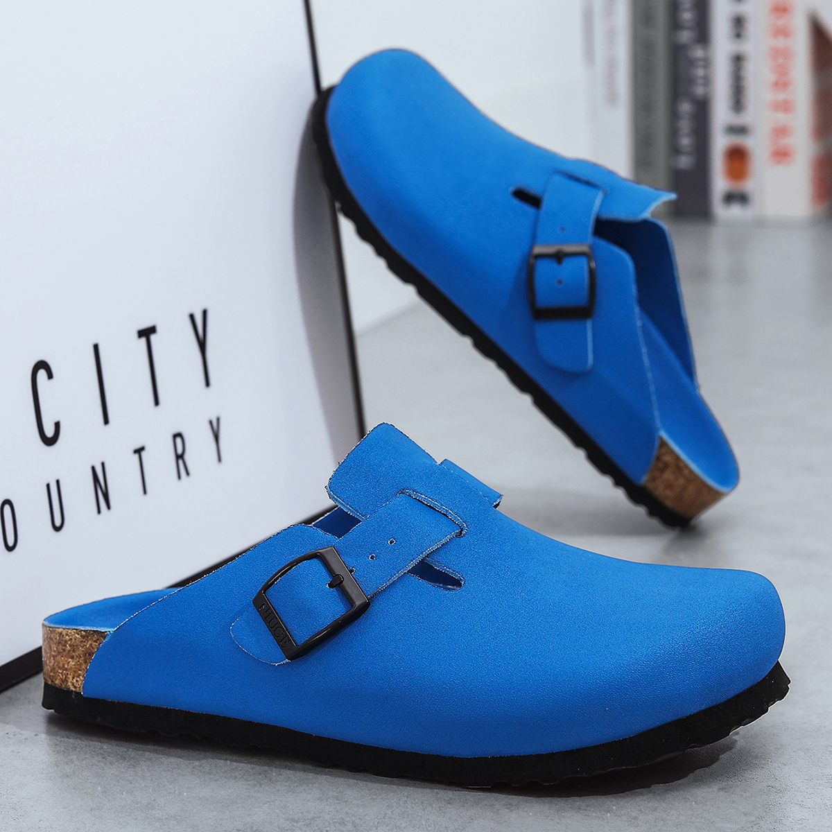 Unisex lederen klompen marineblauw kurkvoetbed sandalen met verstelbare gesp gesloten teen comfort slides voor heren dames dames 10 kleuren