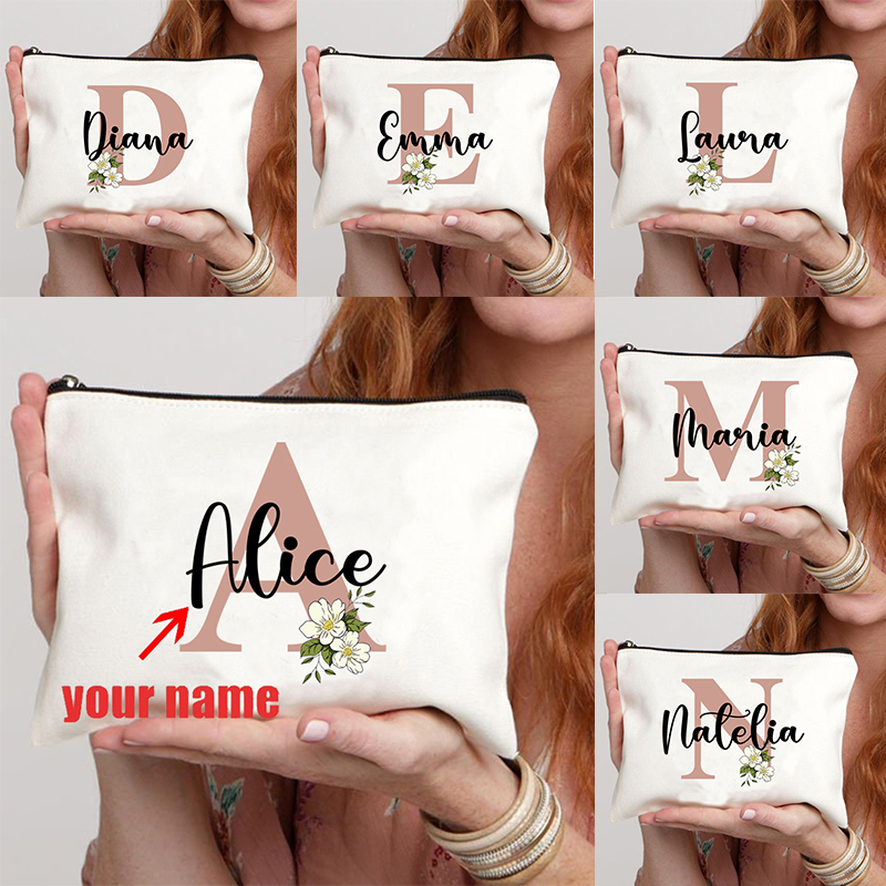 Tas Makeup nama kustom huruf bunga hadiah terbaik untuk pengiring pengantin guru wanita dompet hadiah pribadi untuk ulang tahun