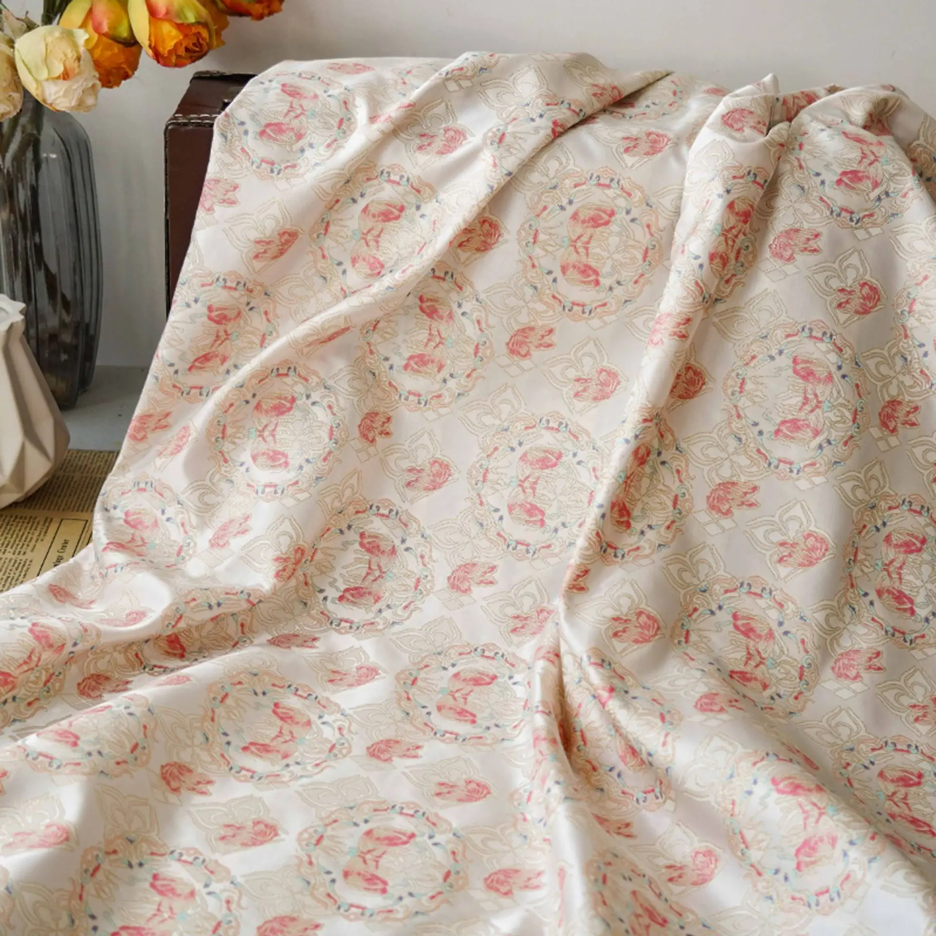 Złota jedwabna motylkowa tkanina żakardowa Ręcznie robiona sukienka retro Torba Cheongsam Dekoracyjna tkanina do szycia