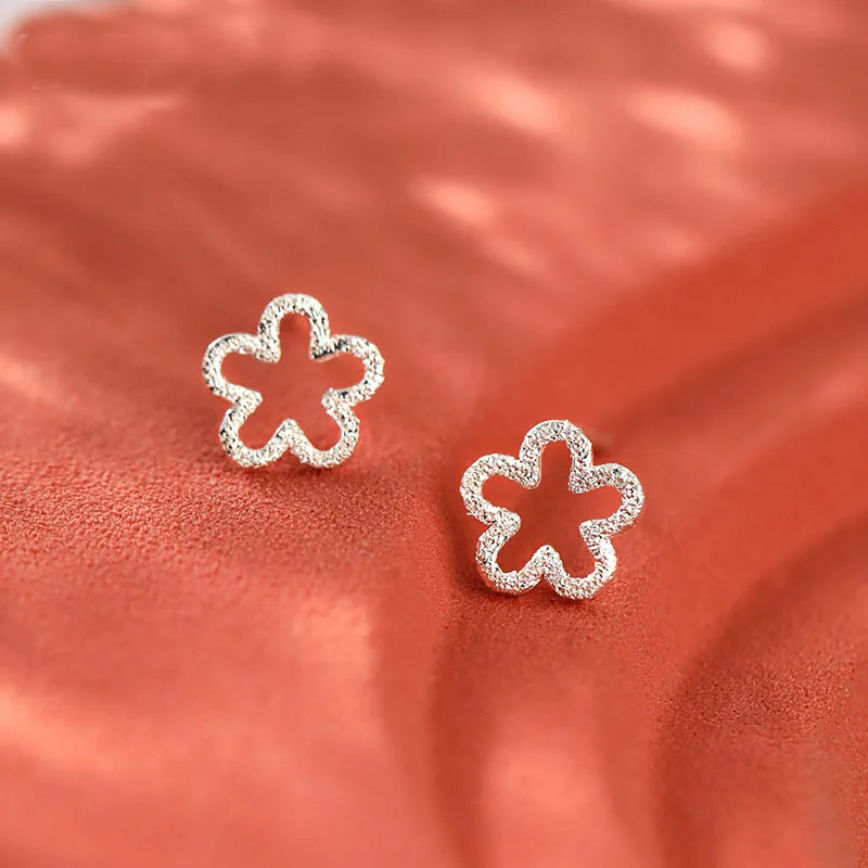 925 Sterling Silver Lovely Flower Stud Earrings Dla kobiet 2021 Nowy trend Osobowość Lady Biżuteria modowa