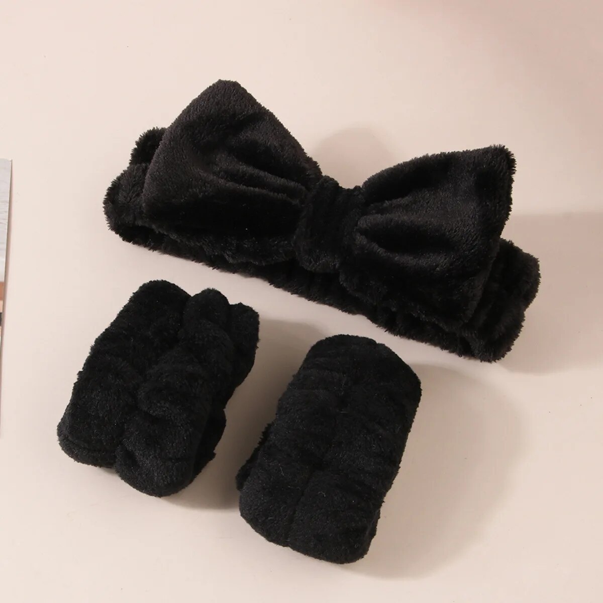 Bonito pulseira de pelúcia laço de cabelo máscara de maquiagem à prova de umidade manga capa anel de cabelo fone de ouvido feminino